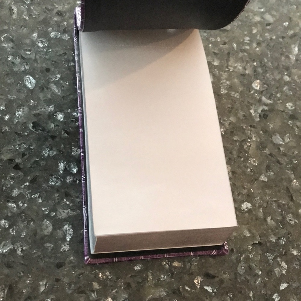 Purple notepad with J initial - Picture 2 of 4